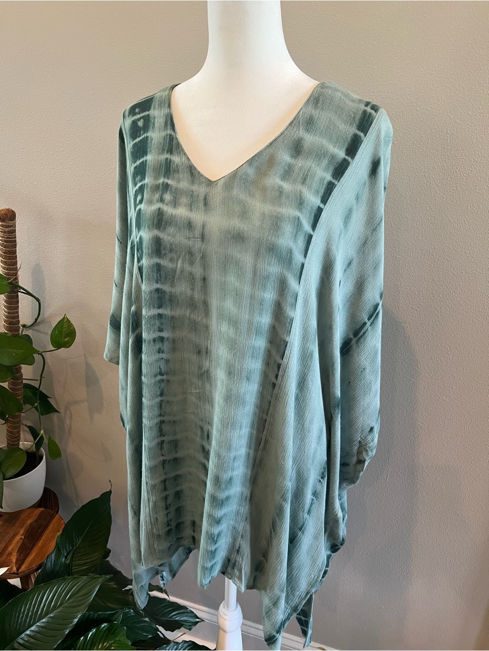 Umgee Sage Green Tie-Dye V-Neck Swim Coverup Small/Medium boutique summer